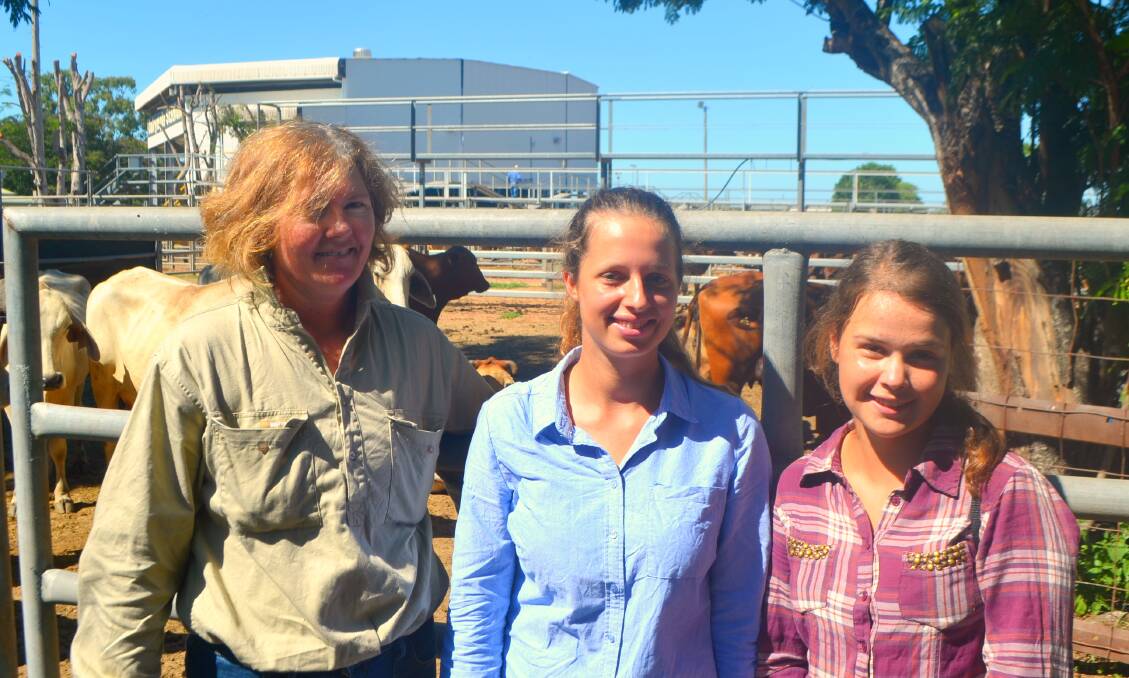 International interest: Grazier Fran O'Callaghan, Mt Flagstaff, Woodstock, showed employees Elisa Helbig, Germany and Linda Goncalves from Sweden how beef business is conducted in the north during the  weekly prime and store sale held at Charters Towers on March 30.