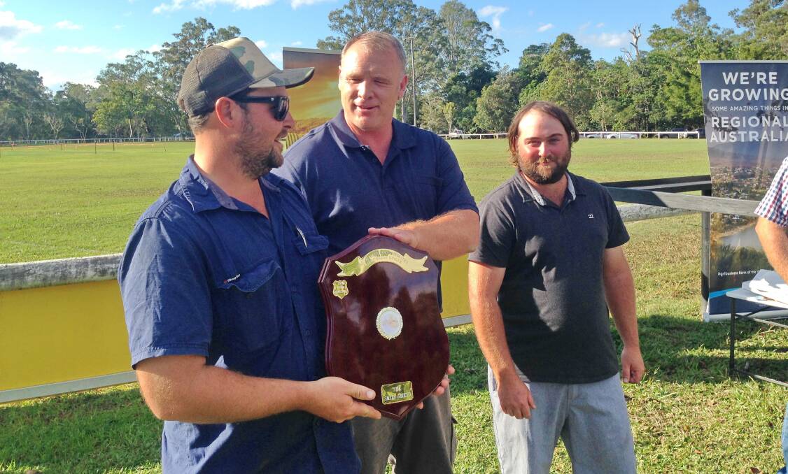 SPICY WINNERS: Queensland Department of Agriculture regional manager, Jason Keating (centre), presents the Smith Shield to the inaugural winners of the Australian Ginger Growers Competition, brothers Craig (left) and Mark Weston, Yandina Creek, Qld, at the ginger industry field day at Cooroy.