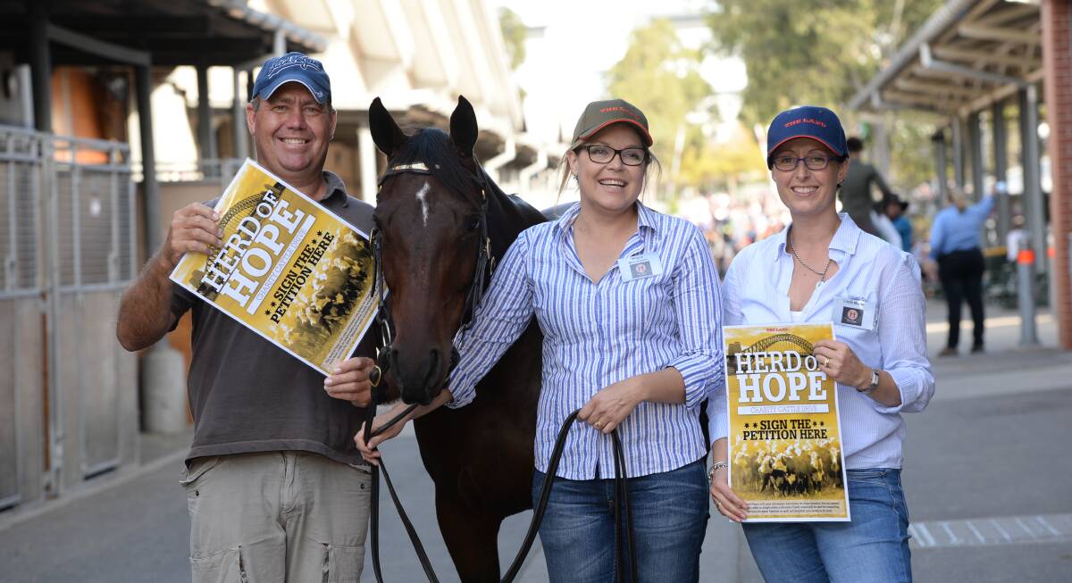 Herd of Hope organisers at the Sydney Royal in 2016. Lyndon Olsson, Goulbrun, Megan McLoghlin and Lizzie Mazur, South Australia, with 'Cruising', owned by Matilda Jones, Scone.
