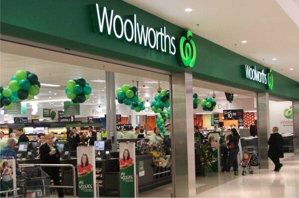 Woolworths have cancelled their meeting with Australian farmers and international buyer, in protest against a paid advertisement.
