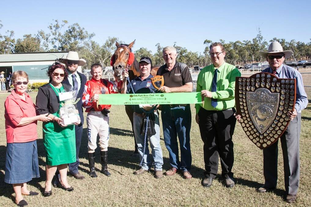 The winning connections of Jamalka: Anna Hassett and Jenny Felix;  Bayer Australia’s Michael O’Grady; jockey Stephen Wilson; strapper and foreman John Dyer who represented Roy Chillemi; Booth Pastoral Services’ Darran Johnston and club patron Tony Murphy holding the impressive Lyndhurst Shield.