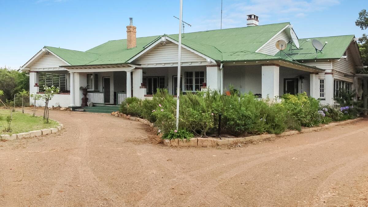 Pikedale has a superb five bedrooms, three bathroom homestead built in 1937.