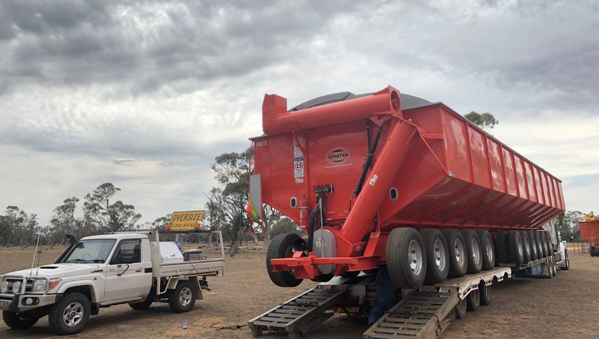 BIGGER BINS: Larger mother and chaser bins are becoming more popular as farmer look for efficiency, The new Dunstan range of mother bins feature a hydraulic steel roof and come in 130 and 150 tonne capacity.