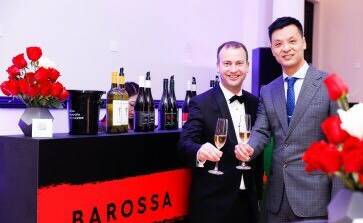 James March from the Barossa Grape and Wine Association toasting the success of Australian wine with a Chinese customer in Shanghai 