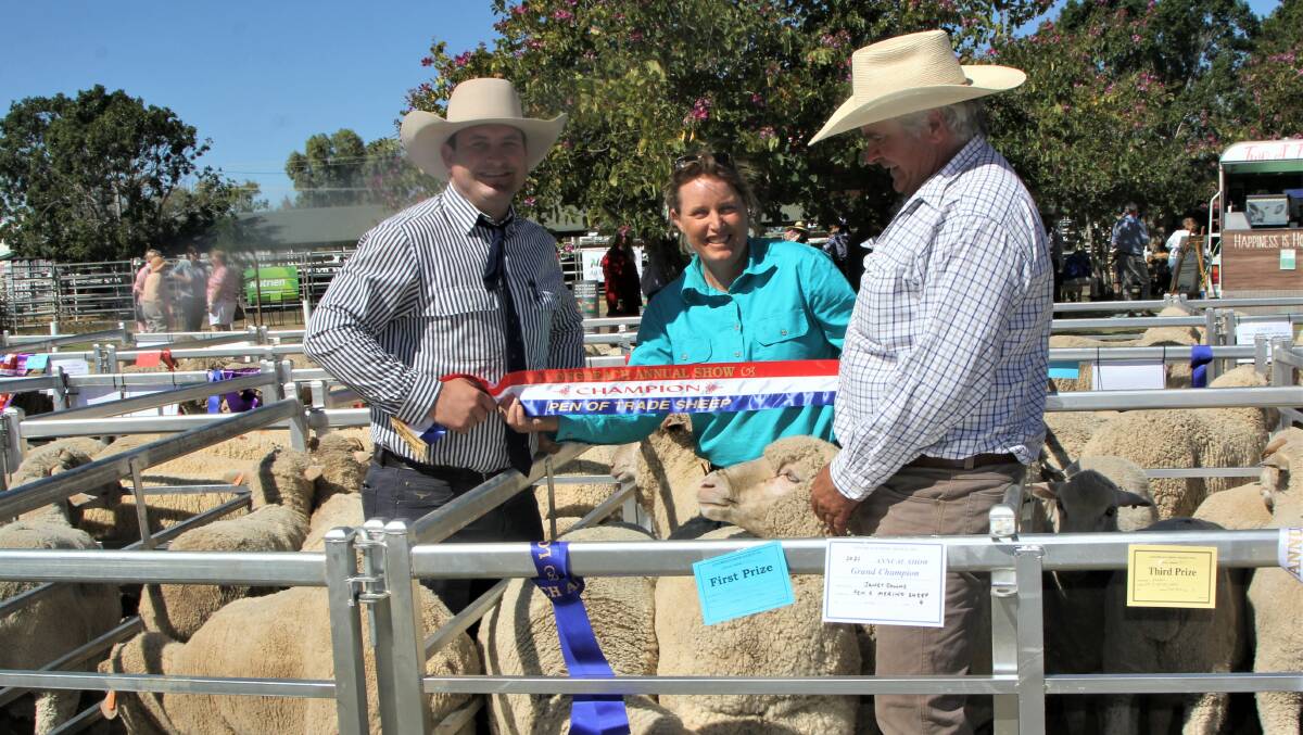 Trade sheep steward Tom Boyle presenting the sash to Lauren and Doug Tindall, Janet Downs, Longreach.