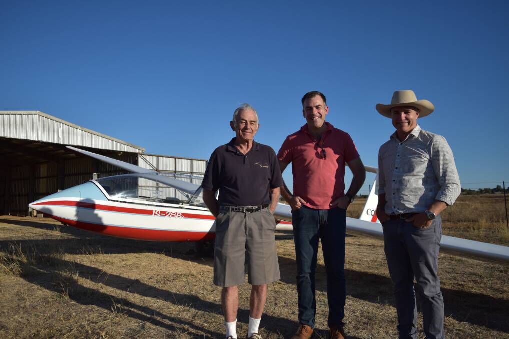 Soaring Club members, Steven Clements and Simon Richardson, with Traeger MP, Rob Katter.