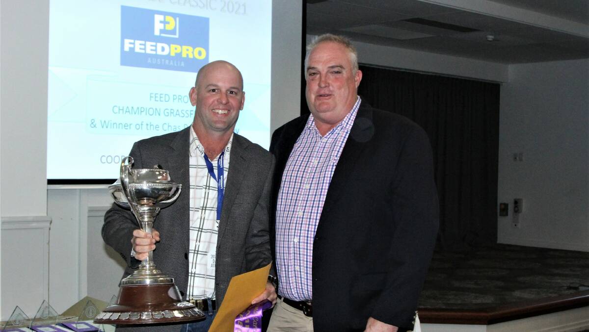 Darryn Atkinson, Coorumburra Pastoral Co, winner of the champion grass-fed pen, with Tony Newman, Feed Pro.