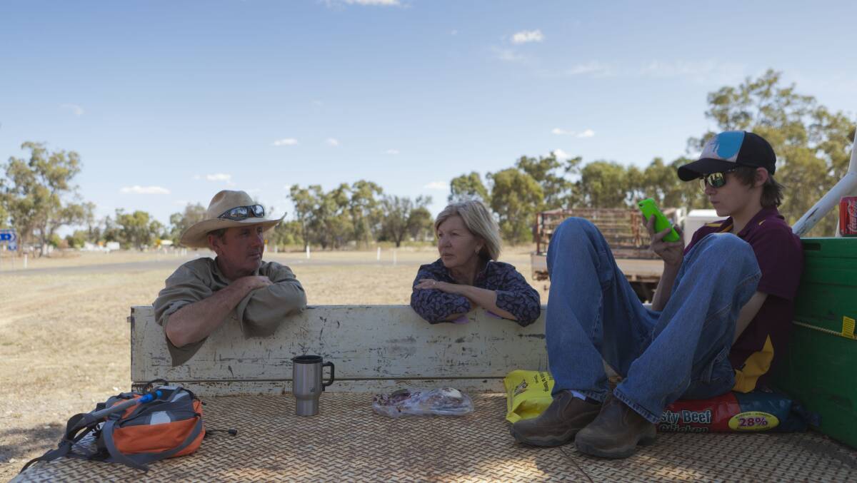Anthony, Sue and Jack Moody on the road around Jericho with their cattle.