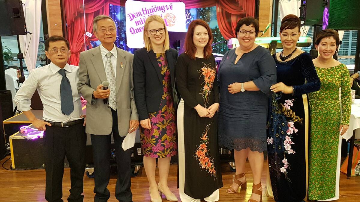 Senator Amanda Stoker and Mt Ommaney MP, Jessica Pugh with Nicole Heslin and members of the Brisbane Vietnamese community at the dinner.