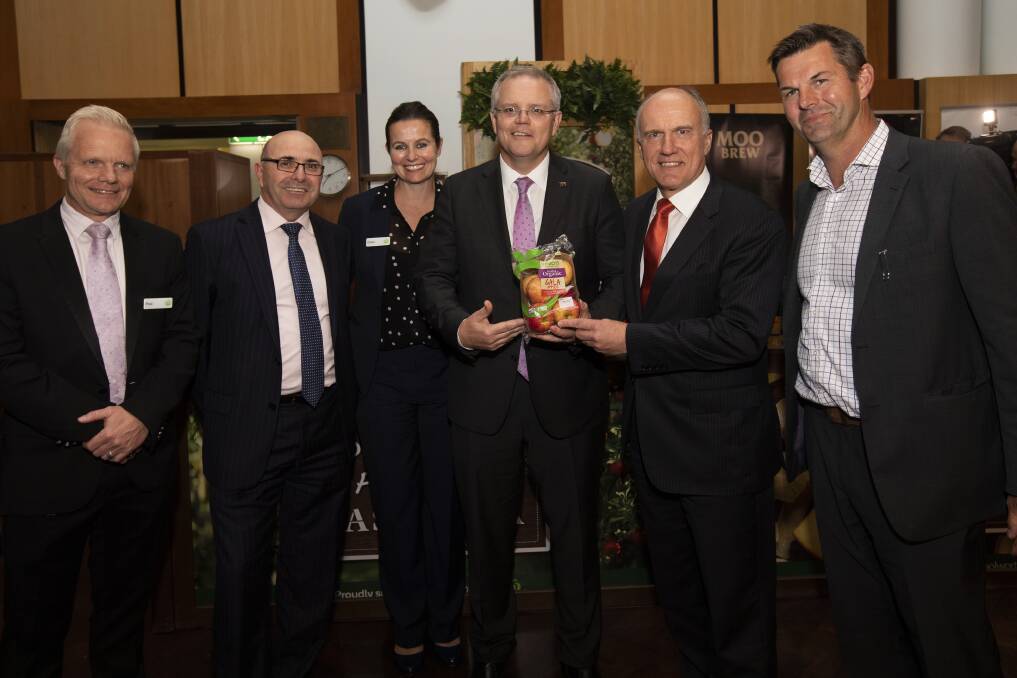 Paul Turner, Woolworths Supermarkets Head of Produce; Peter Lock, CEO Heritage Bank; Claire Peters, Managing Director Woolworths Supermarkets; The Hon. Scott Morrison, Prime Minister; Senator Eric Abetz, Liberal Senator for Tasmania; and Andrew Smith, R&R Smith.