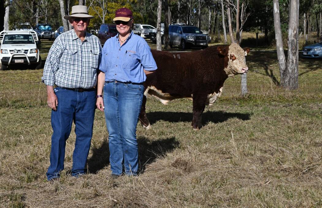 Remolea Poll Hereford stud principal Hilary O'Leary and Quaindering Poll Hereford stud principal Heidi Cowcher, Williams, Western Australia with the equal second-top selling bull. Picture: Billy Jupp 