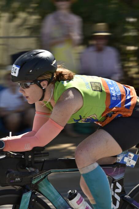 CYCLE: Fiona Lenz cycle leg.