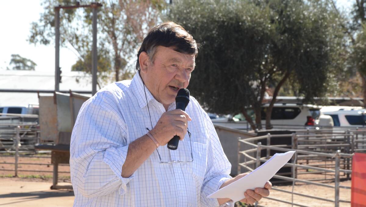 Chairman of AWI, Wal Merriman, speaking at the Midstate Merinos field day last week. Photo by Mark Griggs. 