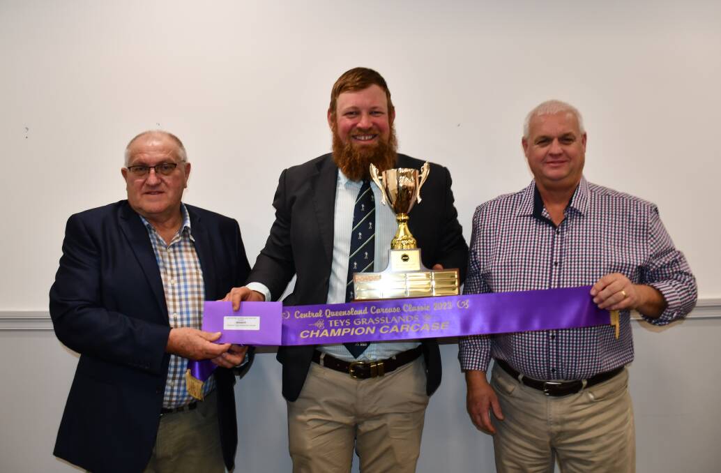 Teys Australia livestock general manager Glenn Poole, presented the inaugural Teys Australia grasslands award to Matthew Quinn, Essex Grazing Co, with sponsor Darren Cunningham, Acres Rural. Picture by Ellouise Bailey 