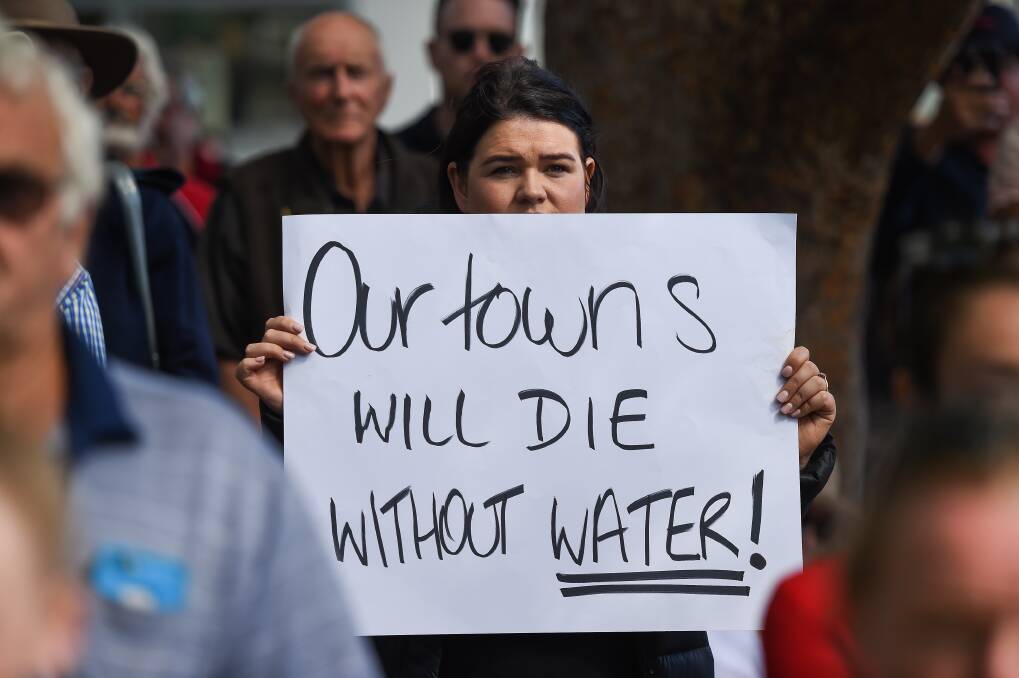 About 1000 protesters and 140 trucks were in the centre of Albury in April protesting water reform. Photo Mark Jesser. 