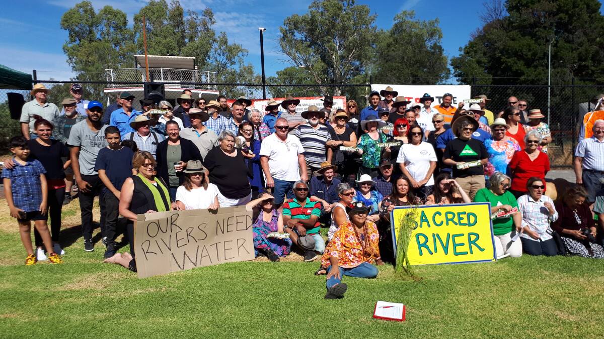 About 70 people gathered in February last year in Wentworth, Far West NSW, to call on NSW government to abandon its plan for a $467 million pipeline to supply Broken Hill with drinking water.