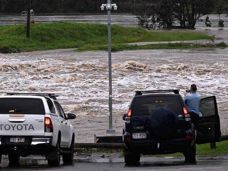 Queenslanders hit by floods will have access to a $50 million federal government support package. (Dave Hunt/AAP PHOTOS)
