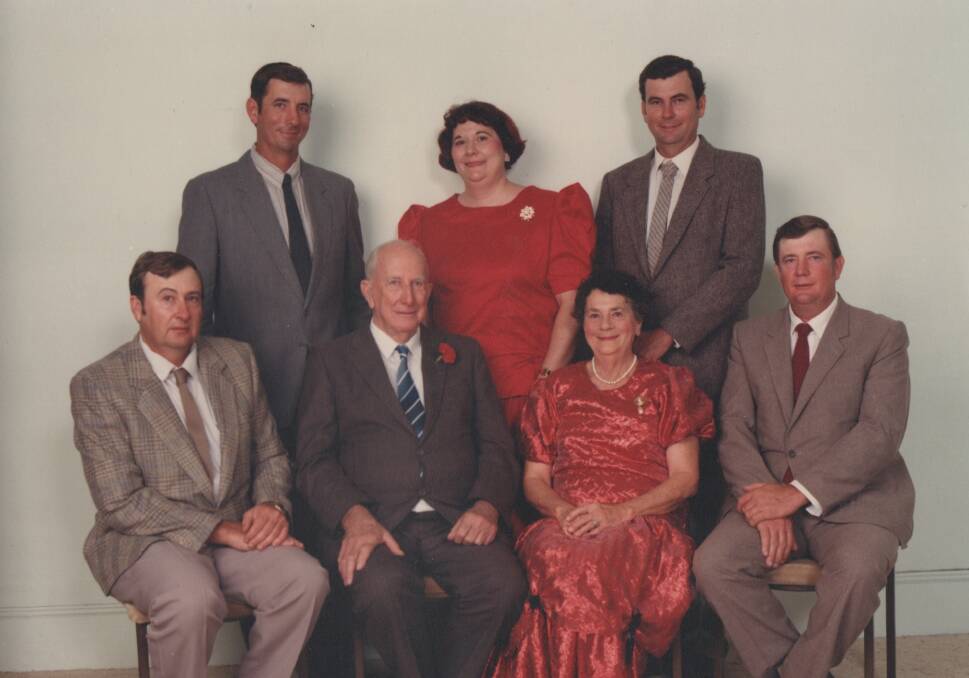 Evan, Elizabeth, Alan, Robert, Tom, Val, and Graeme Acton in 1990.