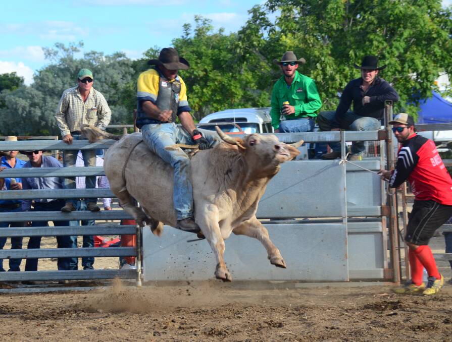 Ben Robinson from Tambo on Wonky in the bull ride.